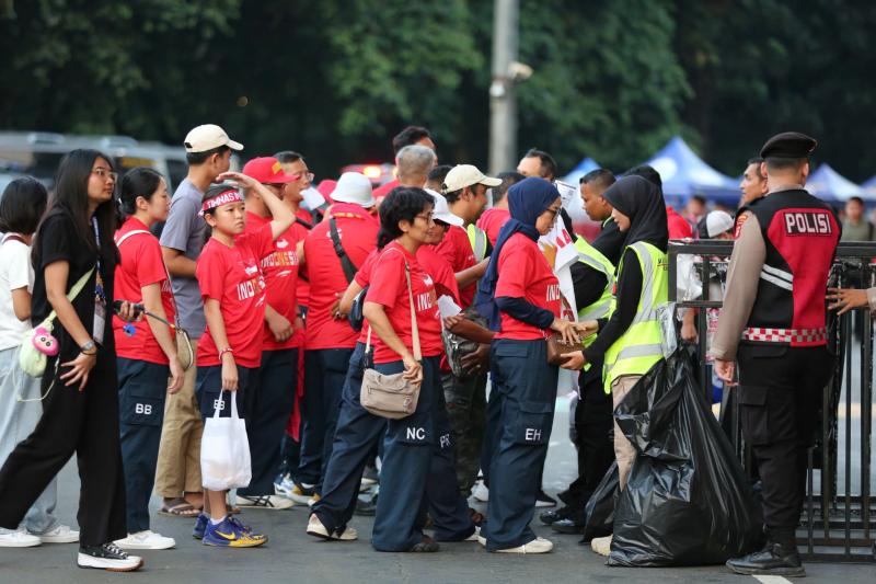 Chủ tịch VFF thúc giục tinh thần chiến đấu của U.23 Việt Nam, CĐV Indonesia phủ kín chảo lửa- Ảnh 2. Chủ tịch VFF thúc giục tinh thần chiến đấu của U.23 Việt Nam, CĐV Indonesia phủ kín chảo lửa- Ảnh 2.