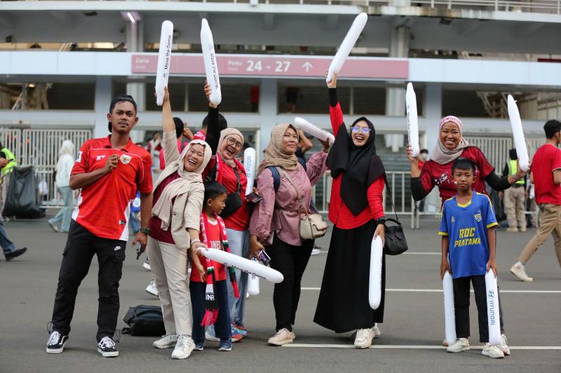 Chủ tịch VFF thúc giục tinh thần chiến đấu của U.23 Việt Nam, CĐV Indonesia phủ kín chảo lửa- Ảnh 6. Chủ tịch VFF thúc giục tinh thần chiến đấu của U.23 Việt Nam, CĐV Indonesia phủ kín chảo lửa- Ảnh 6.