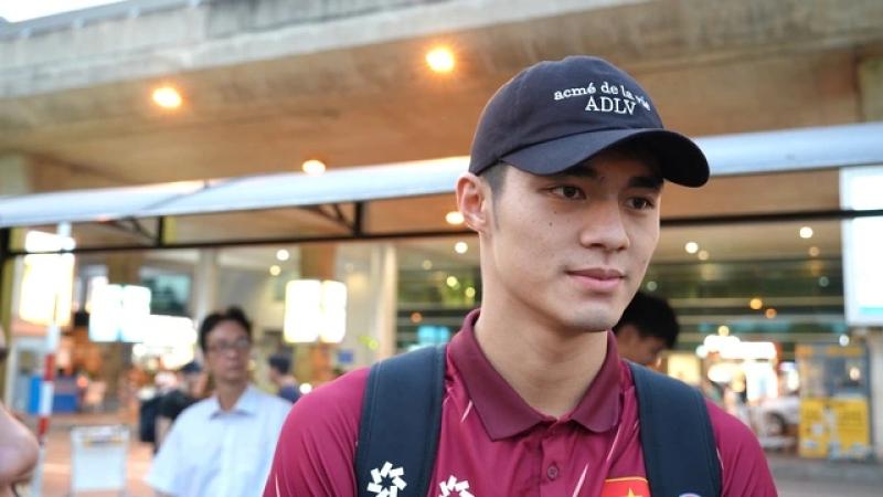 Quốc Việt rủ Đình Bắc, Văn Khang,... nhảy TikTok theo trend cực hài hước ở sân bay - Ảnh 7. Quốc Việt rủ Đình Bắc, Văn Khang,... nhảy TikTok theo trend cực hài hước ở sân bay - Ảnh 7.