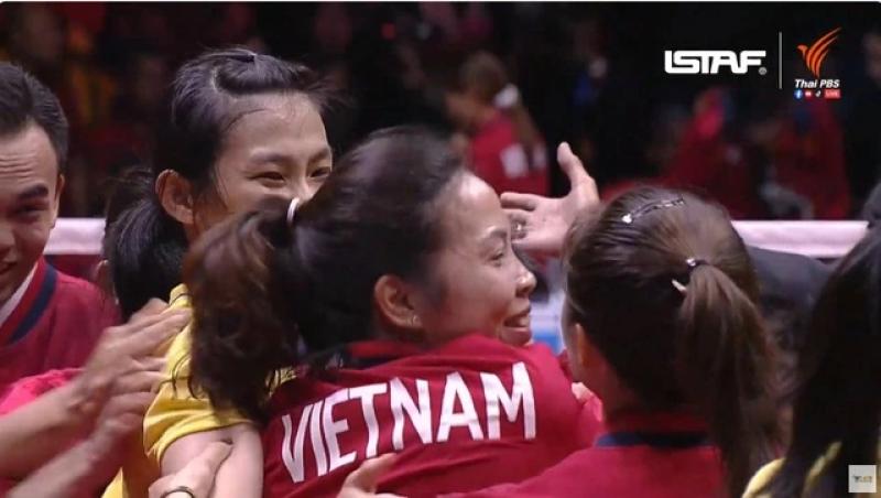 Nóng: Cầu mây nữ Việt Nam ngược dòng ngoạn mục thắng chủ nhà Thái Lan, vô địch thế giới!- Ảnh 3. Nóng: Cầu mây nữ Việt Nam ngược dòng ngoạn mục thắng chủ nhà Thái Lan, vô địch thế giới!- Ảnh 3.