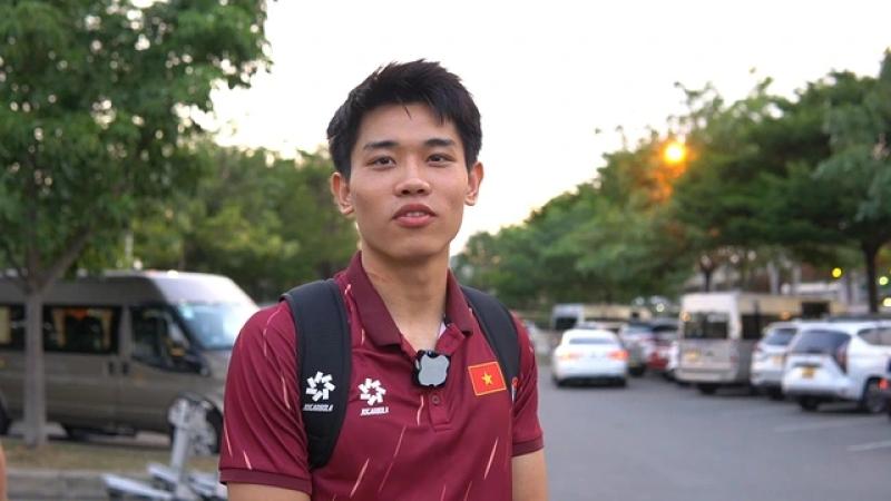 Đình Bắc về nước với đầy vết xước trên cổ nhưng chỉ nhớ đến... trọng tài thổi chung kết- Ảnh 2. Đình Bắc về nước với đầy vết xước trên cổ nhưng chỉ nhớ đến... trọng tài thổi chung kết- Ảnh 2.