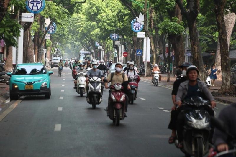 EVNHANOI: Trạm sạc xe điện ở Hà Nội đang nơi thừa, nơi thiếu - Ảnh 1.