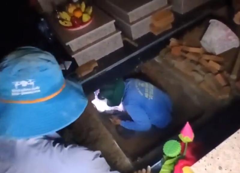 Trên chuyến xe thiêng đưa 5 liệt sĩ về quê mẹ- Ảnh 4. Trên chuyến xe thiêng đưa 5 liệt sĩ về quê mẹ- Ảnh 4.
