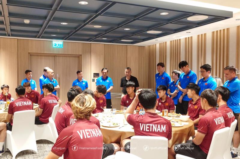Chủ tịch VFF thúc giục tinh thần chiến đấu của U.23 Việt Nam, CĐV Indonesia phủ kín chảo lửa- Ảnh 16. Chủ tịch VFF thúc giục tinh thần chiến đấu của U.23 Việt Nam, CĐV Indonesia phủ kín chảo lửa- Ảnh 16.
