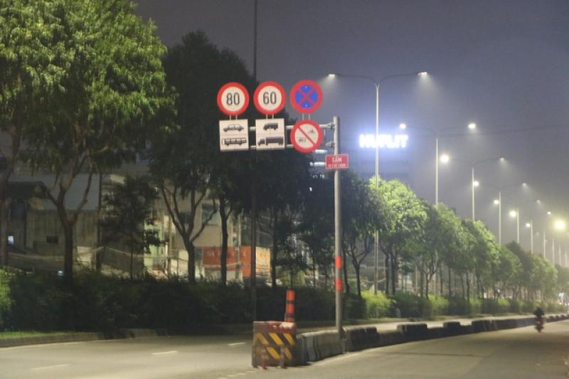 Chạy quá tốc độ trong đêm bị CSGT phạt, tài xế giải thích do 'mắc vệ sinh' - Ảnh 6.