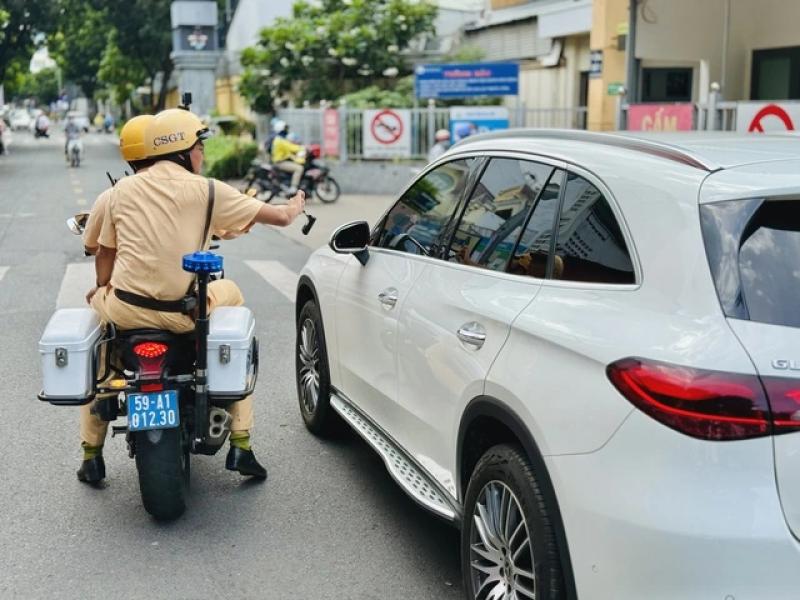 Hàng loạt tài xế bị CSGT phạt nguội vì thói quen dừng đỗ xe những nơi này - Ảnh 3.