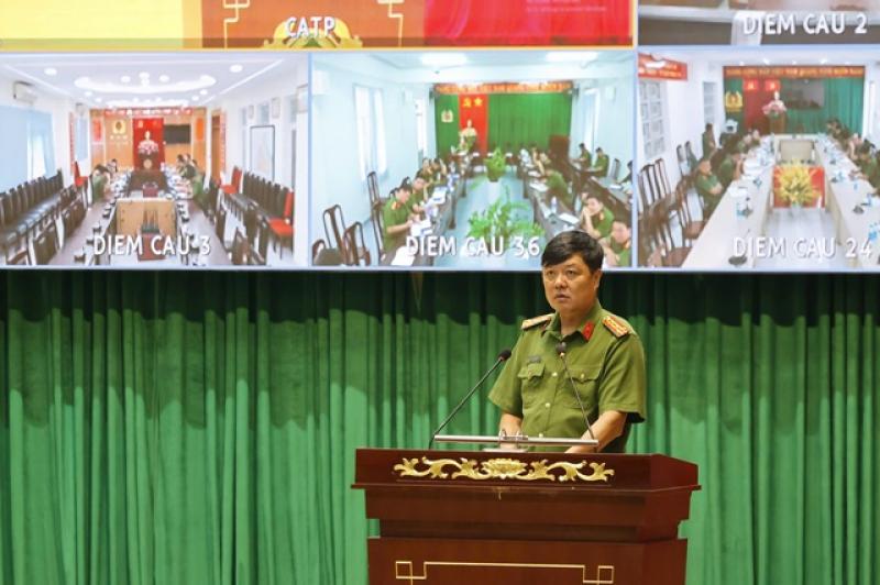 Công an TP.HCM: Không để người dân xuất trình giấy tờ đã có trong dữ liệu - Ảnh 1.