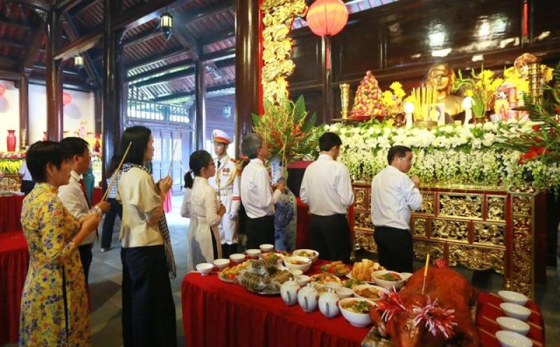 Lãnh đạo TP.HCM dâng hương tưởng nhớ anh hùng, liệt sĩ tại đặc khu Côn Đảo- Ảnh 4. Lãnh đạo TP.HCM dâng hương tưởng nhớ anh hùng, liệt sĩ tại đặc khu Côn Đảo- Ảnh 4.