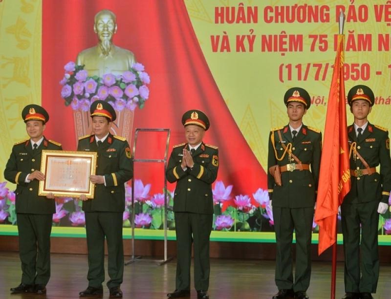Nhà xuất bản Quân đội nhân dân nhận Huân chương bảo vệ Tổ quốc hạng ba- Ảnh 2. Nhà xuất bản Quân đội nhân dân nhận Huân chương bảo vệ Tổ quốc hạng ba- Ảnh 2.