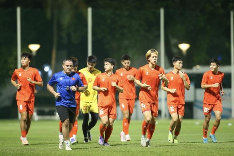 Nóng: Lý Đức bị chấn thương cổ chân, HLV Kim Sang-sik và U.23 Việt Nam ‘nội soi’ Philippines- Ảnh 5. Nóng: Lý Đức bị chấn thương cổ chân, HLV Kim Sang-sik và U.23 Việt Nam ‘nội soi’ Philippines- Ảnh 5.