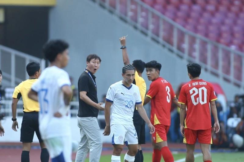 HLV Kim Sang-sik cảm xúc bùng nổ hệt như ông Park Hang-seo trong ngày vào chung kết- Ảnh 3. HLV Kim Sang-sik cảm xúc bùng nổ hệt như ông Park Hang-seo trong ngày vào chung kết- Ảnh 3.