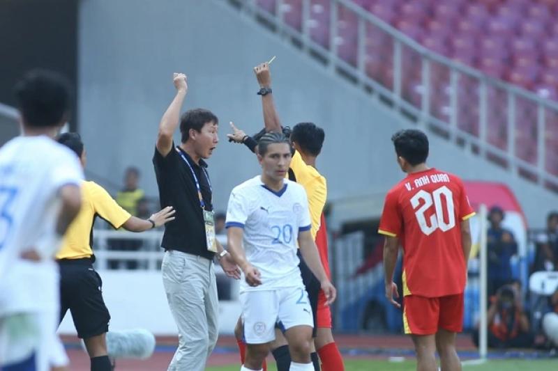 HLV Kim Sang-sik cảm xúc bùng nổ hệt như ông Park Hang-seo trong ngày vào chung kết- Ảnh 2. HLV Kim Sang-sik cảm xúc bùng nổ hệt như ông Park Hang-seo trong ngày vào chung kết- Ảnh 2.