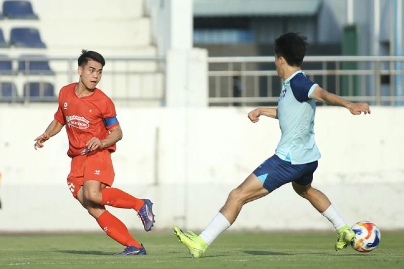 HLV Kim Sang-sik 'săn' thủ lĩnh cho U.23 Việt Nam: Ứng viên bất ngờ Viktor Lê- Ảnh 3. HLV Kim Sang-sik 'săn' thủ lĩnh cho U.23 Việt Nam: Ứng viên bất ngờ Viktor Lê- Ảnh 3.