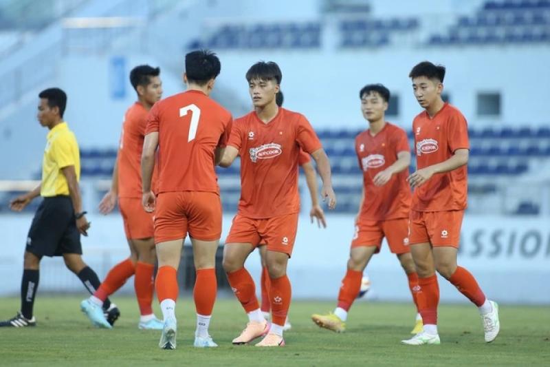 HLV Kim Sang-sik 'săn' thủ lĩnh cho U.23 Việt Nam: Ứng viên bất ngờ Viktor Lê- Ảnh 1. HLV Kim Sang-sik 'săn' thủ lĩnh cho U.23 Việt Nam: Ứng viên bất ngờ Viktor Lê- Ảnh 1.