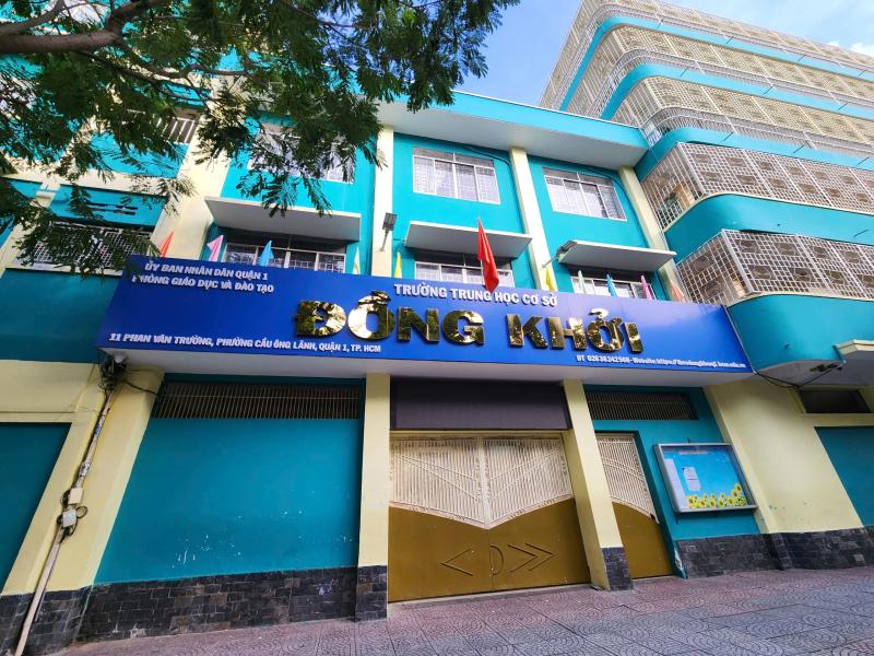 TP.HCM sau sáp nhập: Biển tên trường học 'thay áo mới', cập nhật phường, xã - Ảnh 13.