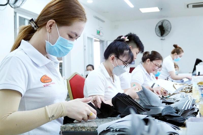 Dệt may, da giày 'căng mình' trước ngày thuế đối ứng có hiệu lực- Ảnh 1. Dệt may, da giày 'căng mình' trước ngày thuế đối ứng có hiệu lực- Ảnh 1.