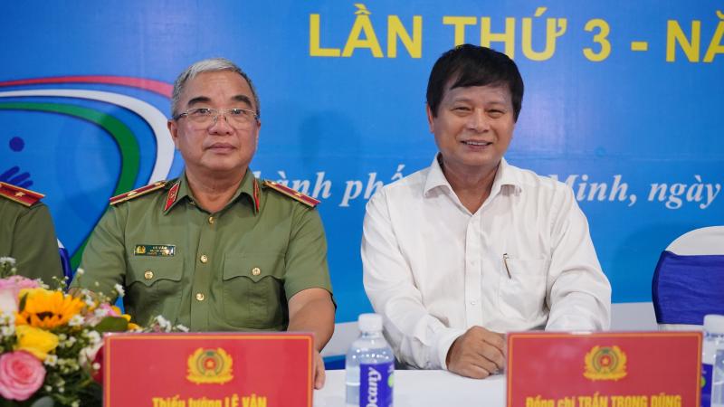 Giải bóng bàn cúp Cơ quan đại diện Cục Truyền thông CAND tại TP.HCM đã tìm ra nhà vô địch- Ảnh 1. Giải bóng bàn cúp Cơ quan đại diện Cục Truyền thông CAND tại TP.HCM đã tìm ra nhà vô địch- Ảnh 1.