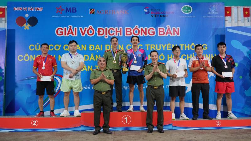 Giải bóng bàn cúp Cơ quan đại diện Cục Truyền thông CAND tại TP.HCM đã tìm ra nhà vô địch- Ảnh 11. Giải bóng bàn cúp Cơ quan đại diện Cục Truyền thông CAND tại TP.HCM đã tìm ra nhà vô địch- Ảnh 11.