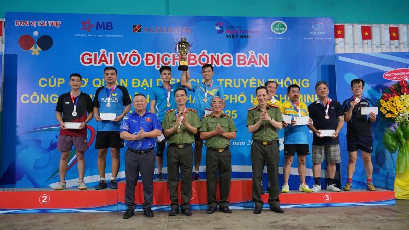Giải bóng bàn cúp Cơ quan đại diện Cục Truyền thông CAND tại TP.HCM đã tìm ra nhà vô địch- Ảnh 12. Giải bóng bàn cúp Cơ quan đại diện Cục Truyền thông CAND tại TP.HCM đã tìm ra nhà vô địch- Ảnh 12.