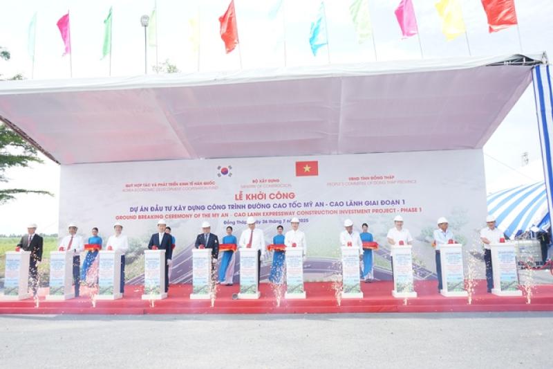 Khởi công cao tốc Mỹ An - Cao Lãnh hơn 6.000 tỉ đồng- Ảnh 2. Khởi công cao tốc Mỹ An - Cao Lãnh hơn 6.000 tỉ đồng- Ảnh 2.