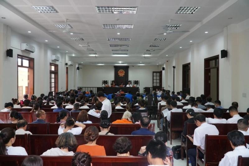 Xét xử 87 bị cáo trong đường dây ‘lùa’ khách đi xem đất để lừa đảo - Ảnh 1.