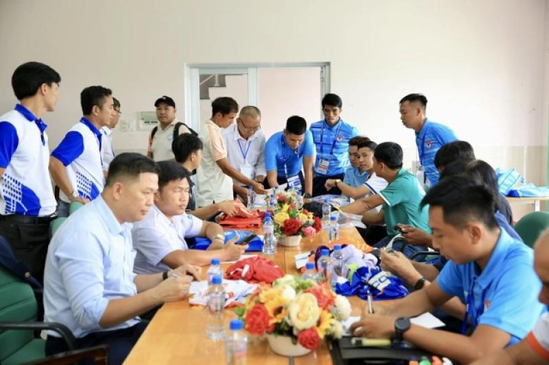Trường Đại học Đồng Tháp tổ chức giải sinh viên, khánh thành mặt sân tiền tỉ- Ảnh 7. Trường Đại học Đồng Tháp tổ chức giải sinh viên, khánh thành mặt sân tiền tỉ- Ảnh 7.