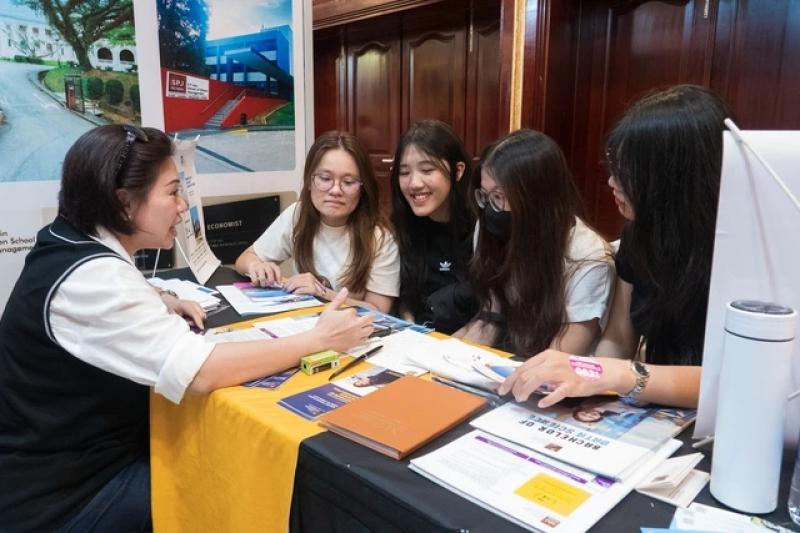 Từ hôm nay, Úc tiếp tục tăng phí visa với du học sinh, lên 2.000 AUD - Ảnh 2.
