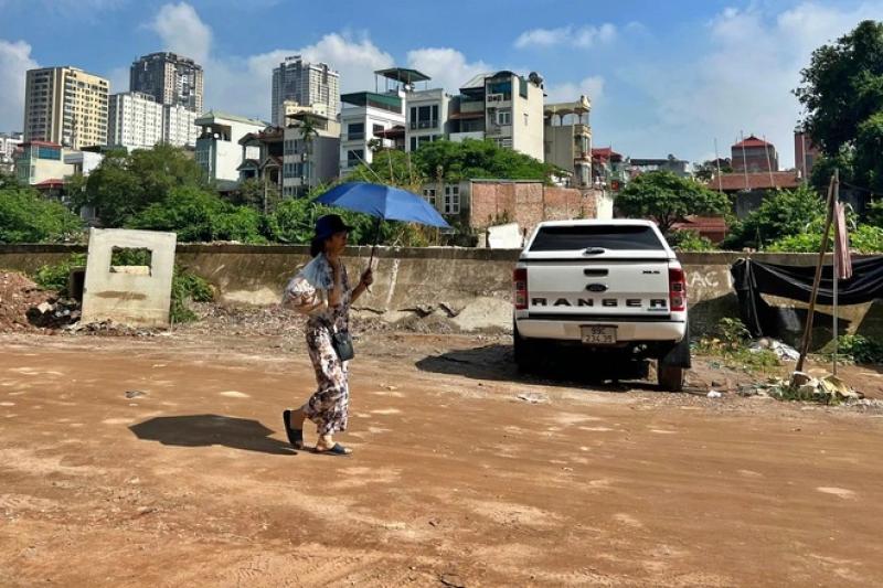Dân lo phải 'chui' ra khỏi nhà vì làm đường cao hơn nền nhà hơn 1 m - Ảnh 8.