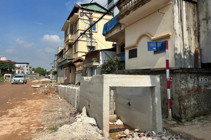 Dân lo phải 'chui' ra khỏi nhà vì làm đường cao hơn nền nhà hơn 1 m - Ảnh 3.