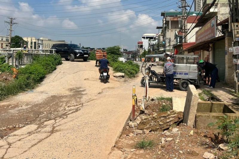 Dân lo phải 'chui' ra khỏi nhà vì làm đường cao hơn nền nhà hơn 1 m - Ảnh 7.