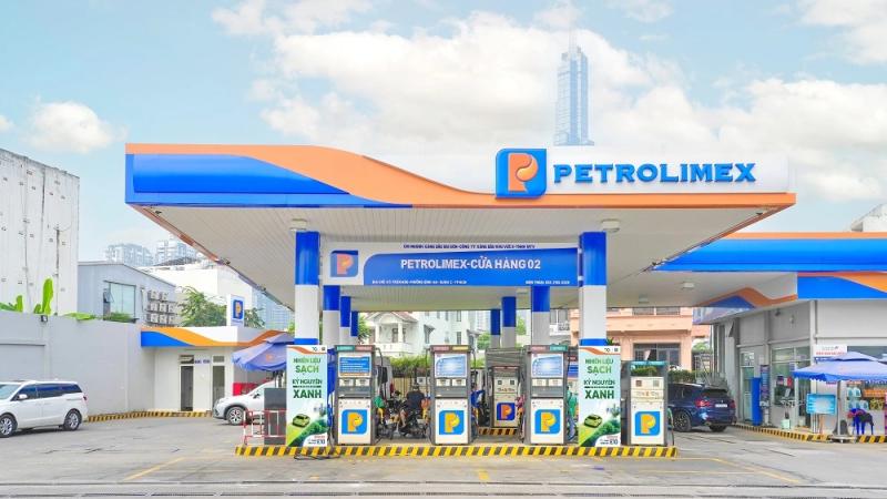 Từ 1.8: 36 cửa hàng xăng dầu Petrolimex tại TP.HCM sẽ thí điểm bán xăng E10- Ảnh 1. Từ 1.8: 36 cửa hàng xăng dầu Petrolimex tại TP.HCM sẽ thí điểm bán xăng E10- Ảnh 1.