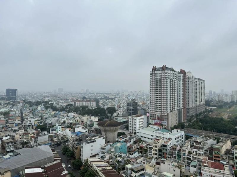 Sáng nay trời TP.HCM như Đà Lạt, sương mù hay ô nhiễm không khí? - Ảnh 2.