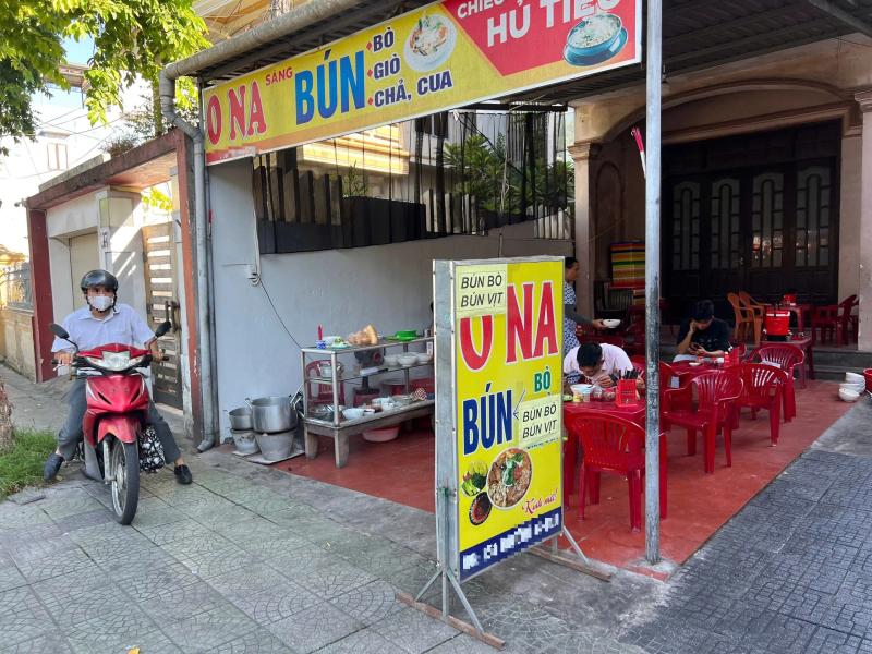 Bún bò Huế 'thay áo' vì lợn dịch bệnh: 'Phải đổi món, che tên mới có khách' - Ảnh 1.