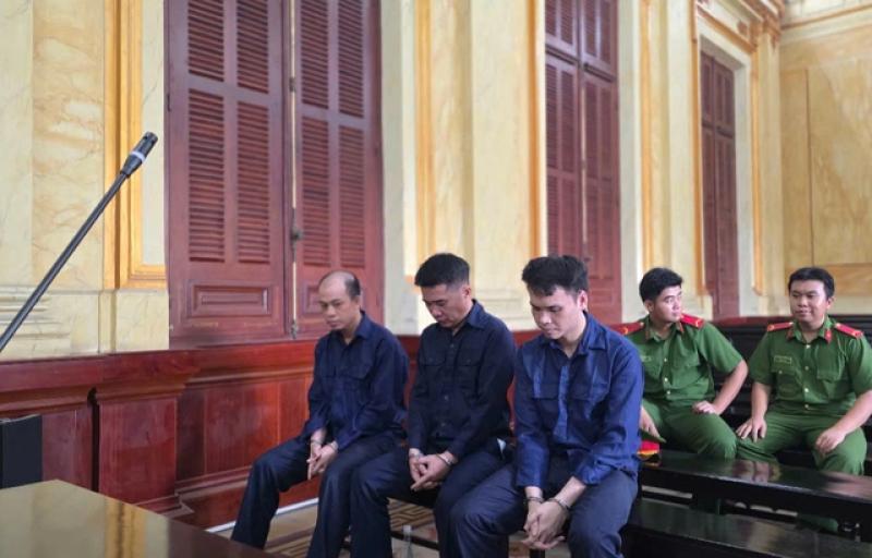 Tòa trả hồ sơ vụ 3 cựu công an phường bị chủ spa lừa hơn 2,1 tỉ đồng- Ảnh 1. Tòa trả hồ sơ vụ 3 cựu công an phường bị chủ spa lừa hơn 2,1 tỉ đồng- Ảnh 1.