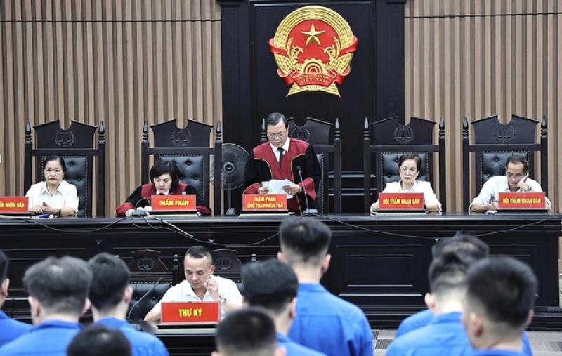 Giám đốc 'tập đoàn' đòi nợ kiểu 'khủng bố điện thoại' bị tuyên hơn 12 năm tù - Ảnh 1.