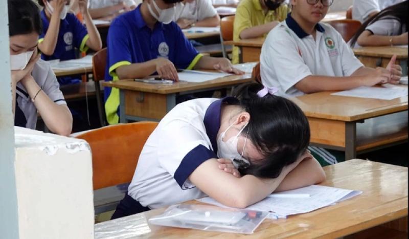 'Phổ điểm môn tiếng Anh đẹp', nhưng còn dấu hỏi lớn về giáo dục - Ảnh 4.