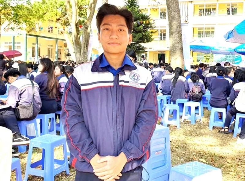Thành tích 'dữ dội' của nam sinh Lâm Đồng 10 điểm tiếng Anh tốt nghiệp THPT - Ảnh 2.