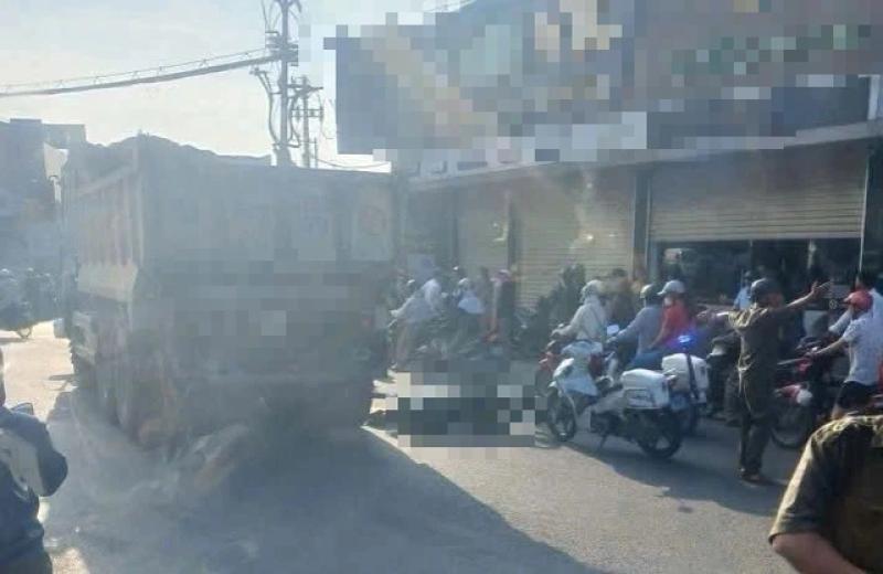 TP.HCM: Va chạm xe ben, 2 phụ nữ thương vong ở ngã tư Đông Thạnh- Ảnh 1. TP.HCM: Va chạm xe ben, 2 phụ nữ thương vong ở ngã tư Đông Thạnh- Ảnh 1.