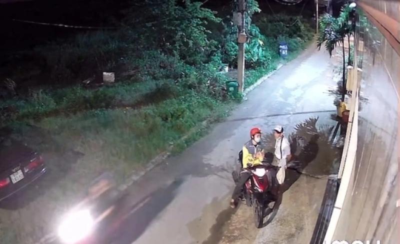 TP.HCM: Người khuyết tật tội nghiệp bị lừa giật 110 tờ vé số- Ảnh 1. TP.HCM: Người khuyết tật tội nghiệp bị lừa giật 110 tờ vé số- Ảnh 1.