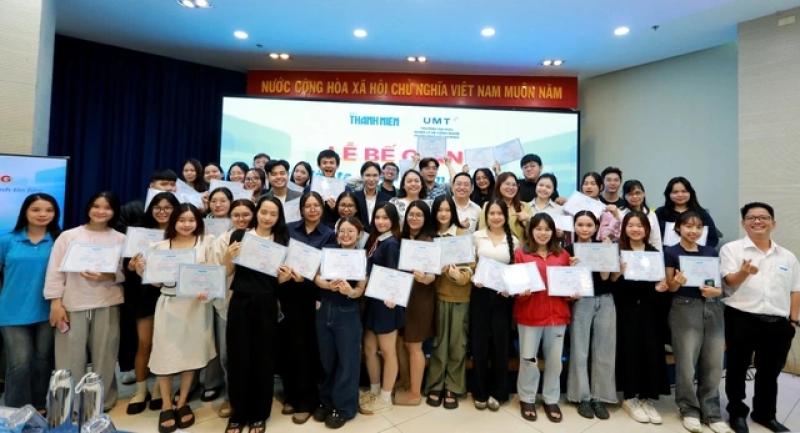 Sinh viên ngành truyền thông đa phương tiện UMT nhận chứng nhận của Báo Thanh Niên - Ảnh 4.
