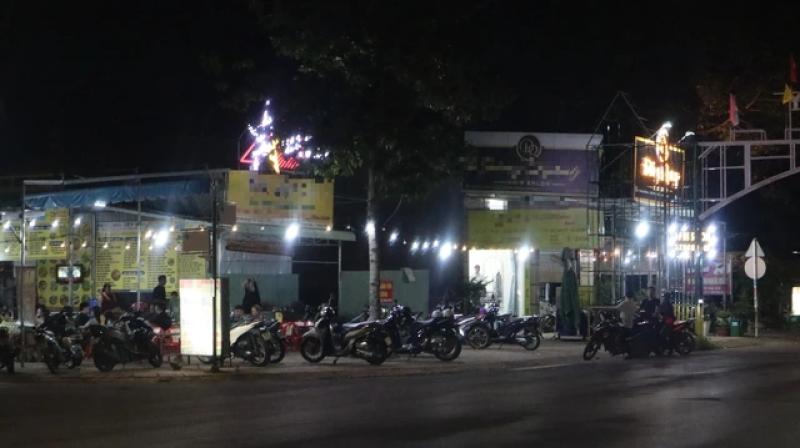 CSGT Đồng Nai hóa trang, theo dõi gần quán nhậu xử lý vi phạm nồng độ cồn- Ảnh 1. CSGT Đồng Nai hóa trang, theo dõi gần quán nhậu xử lý vi phạm nồng độ cồn- Ảnh 1.