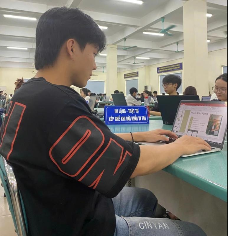 Đằng sau chuyện chàng trai tốt nghiệp loại giỏi ngành công nghệ nhưng chạy xe công nghệ - Ảnh 2.