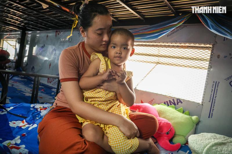 Con muốn sống: Bé gái ung thư khả năng bỏ mắt vì không còn tiền chữa trị- Ảnh 7. Con muốn sống: Bé gái ung thư khả năng bỏ mắt vì không còn tiền chữa trị- Ảnh 7.
