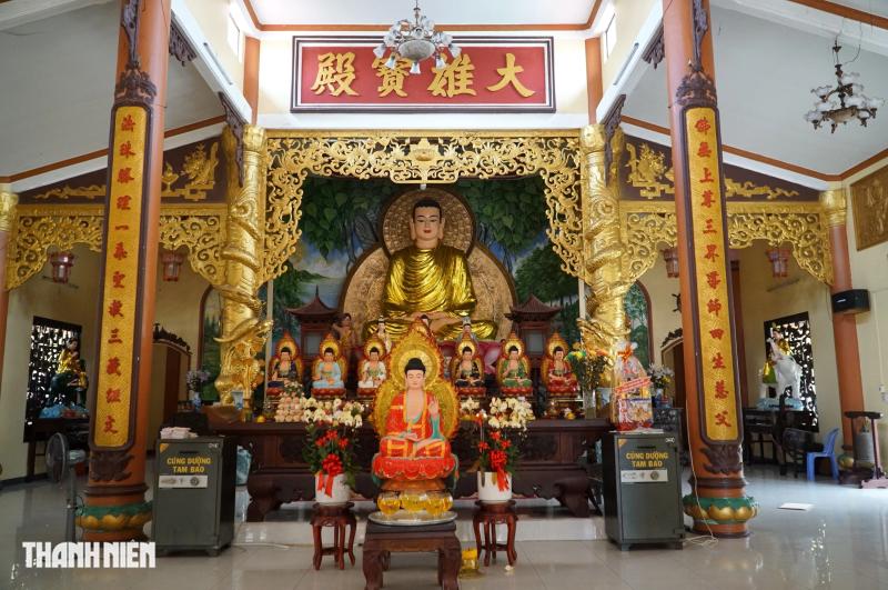 Chùa cổ hơn 120 năm ở TP.HCM, có 2 hầm bí mật nằm dưới tượng Phật  - Ảnh 10.