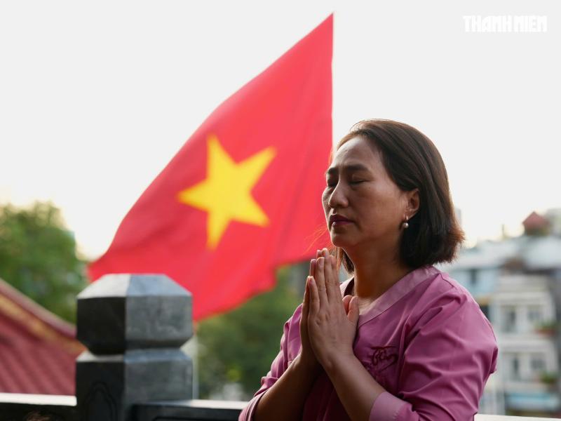 Hơn 18.000 ngôi chùa cả nước cử chuông trống bát nhã cầu quốc thái dân an sáng nay- Ảnh 7.