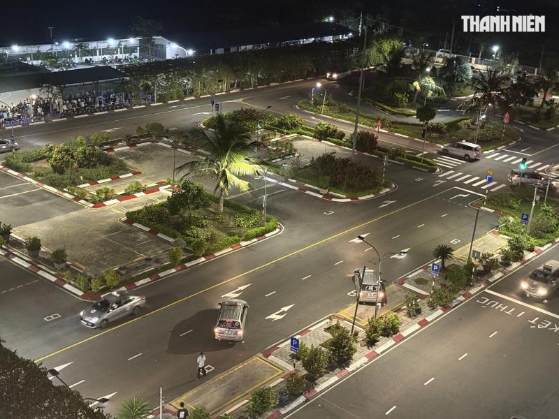 Thi sát hạch bằng lái xe tới nửa đêm: Chưa từng xảy ra với CSGT, thí sinh- Ảnh 1. Thi sát hạch bằng lái xe tới nửa đêm: Chưa từng xảy ra với CSGT, thí sinh- Ảnh 1.