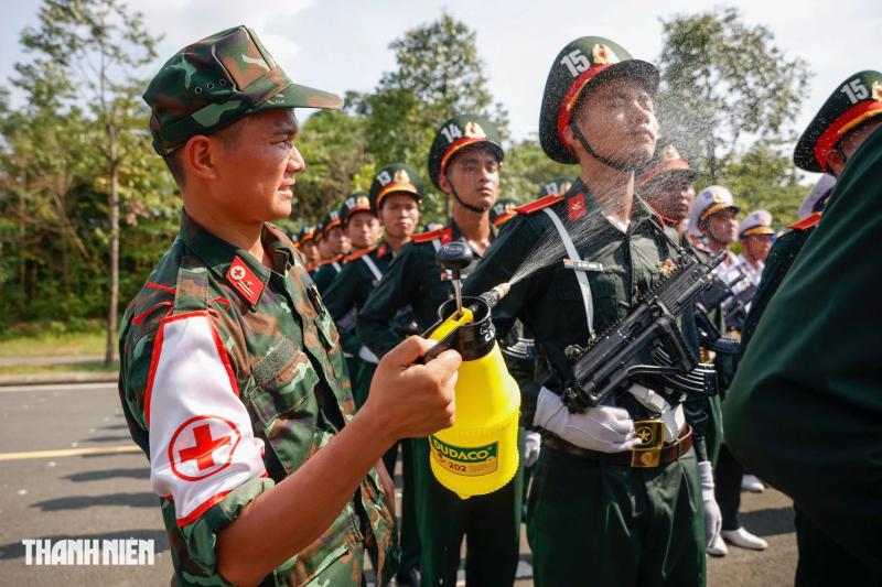 Chiến sĩ đẫm mồ hôi, 'gồng mình' trên mặt đường ảo ảnh luyện tập cho nhiệm vụ A80- Ảnh 19. Chiến sĩ đẫm mồ hôi, 'gồng mình' trên mặt đường ảo ảnh luyện tập cho nhiệm vụ A80- Ảnh 19.