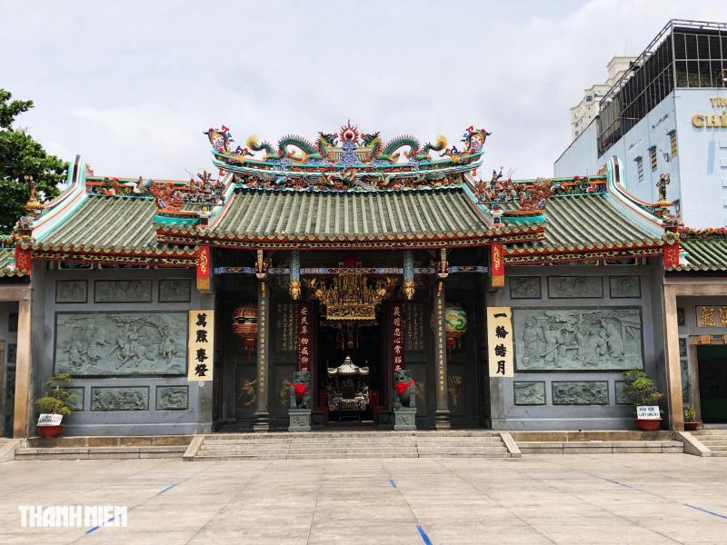 Phường Chợ Lớn có loạt chùa cổ hơn trăm tuổi, lễ hội Tết Nguyên tiêu  - Ảnh 3.