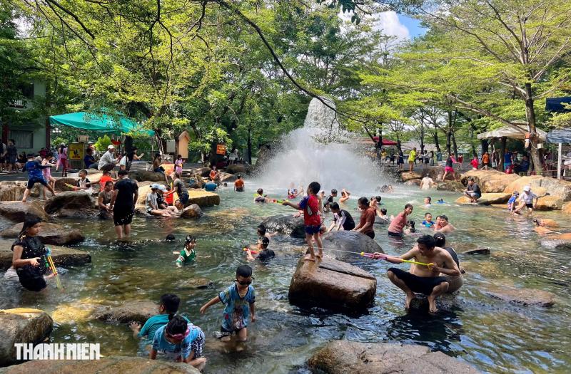 'Tắm suối trong rừng' ngay tại TP.HCM chỉ 3 ngày cuối tuần: Mùa hè tuyệt vời - Ảnh 9.