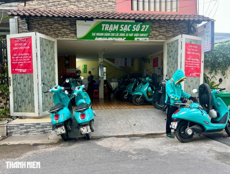 Vì sao trạm sạc xe điện trong quán cà phê ở TP.HCM 'như nấm sau mưa'? - Ảnh 3.